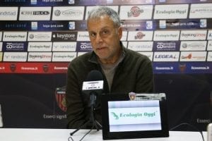 Mister Braglia in conferenza stampa, foto di repertorio IlCosenza.it