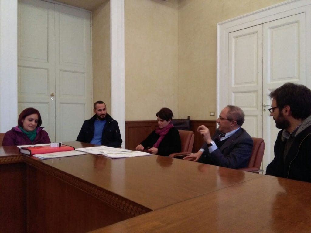 Firma dei contratti con i migranti