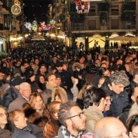 Migliaia all'accensione dell'albero di Natale a Cosenza
