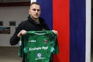 La prima foto di Kristaps Zommers con la nuova maglia (photo IlCosenza.it)