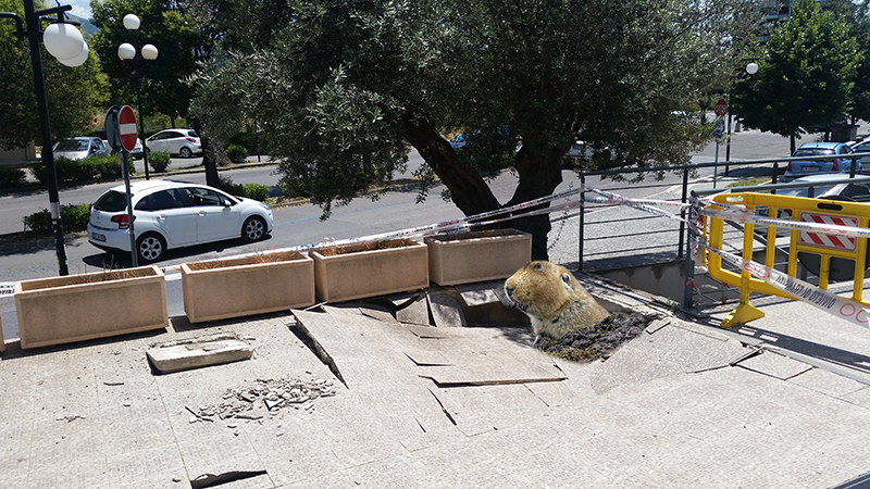 foto marciapiede crollato