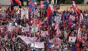 Torcida rossoblu nel derby del 2001/02