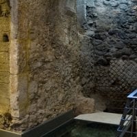 S. Tommaso. Foto dello scavo con muri in opus reticulatum sullo sfondo