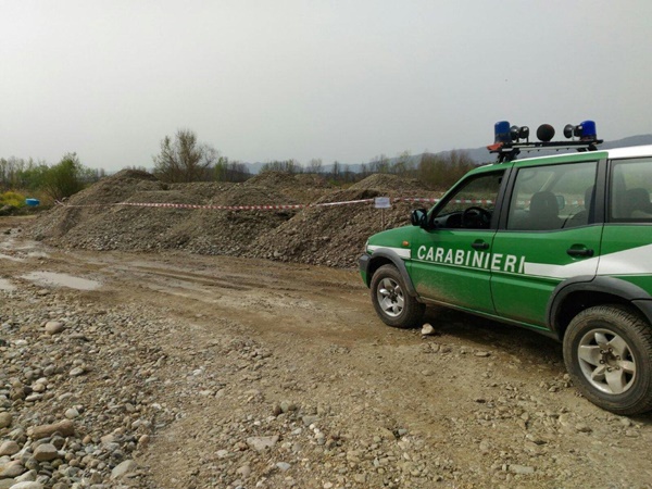 materiale sequestro luzzi