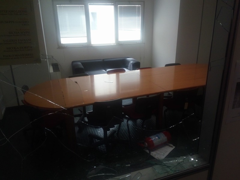 Vandalizzati gli studi dei docenti all'Unical