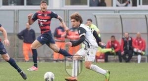 Gammone guardato a vista da Dermaku (ph. SiculaLeonzio.it)