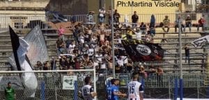 I tifosi bianconeri domenica a Siracusa (ph. Visicale)
