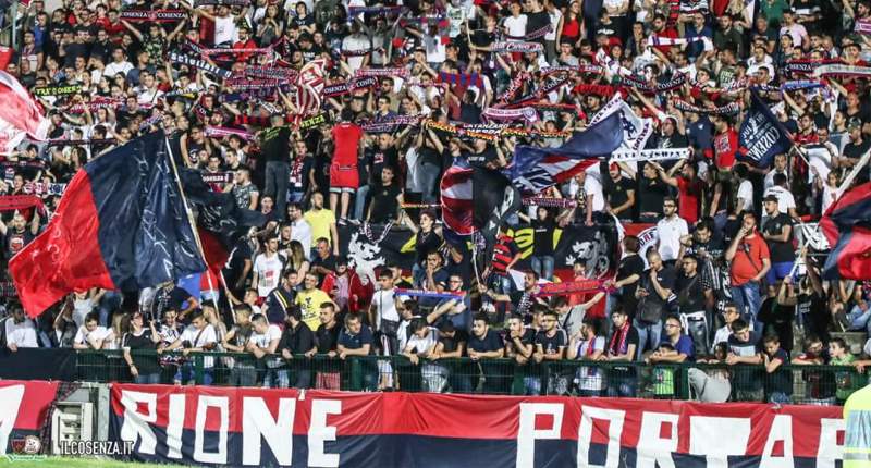 Crisi rossoblù dopo Giugliano, il Cosenza Calcio srl: “Ferita dolorosa, ma salveremo la Serie C”