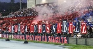Tribuna A in fermento nella gara d'andata (ph.IlCosenza.it)