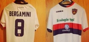 La maglia numero 8, assegnata simbolicamente a Denis Bergamini