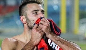 Luca Garritano bacia la maglia (photo IlCosenza.it)