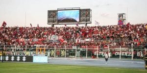 La muraglia dei tifosi rossoblù nella finale playoff di Pescara (photo IlCosenza.it)