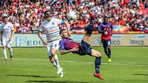 La rovesciata magistrale di Tutino (photo IlCosenza.it)