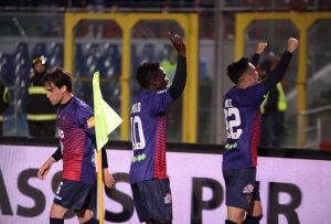 Esultanza dopo il gol vittoria di Embalo nel derby di ritorno contro il Crotone (photo IlCosenza.it)