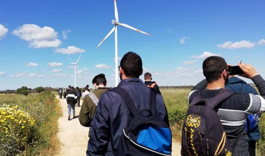 studenti meccatronico eolico