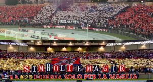 Cosenza-Sudtirol , la splendida coreografia di curva e tribuna