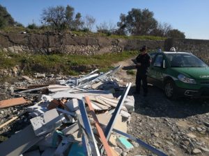 Rifiuti abbandonati a Rossano