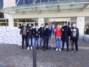 Coronavirus, imprenditori cinesi donano alla Regione 1600 tute protettive