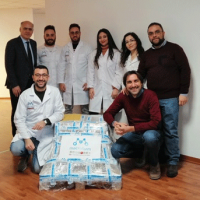 I soci dello spin-off Macrofarm srl: i professori Francesco Puoci e Vincenzo Pezzi, Fabio Amone e Rocco Malivindi con il team dei ricercatori che lavorano presso la struttura
