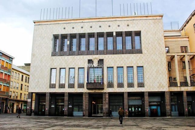 Il Sindaco Occhiuto aderisce all’invito del Presidente dell’ANCI per onorare le vittime del coronavirus. Domani bandiera a mezz’asta e un minuto di raccoglimento davanti a Palazzo dei Bruzi