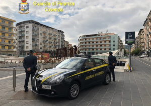Cosenza, la Guardia di Finanza sequestra Piazza Bilotti