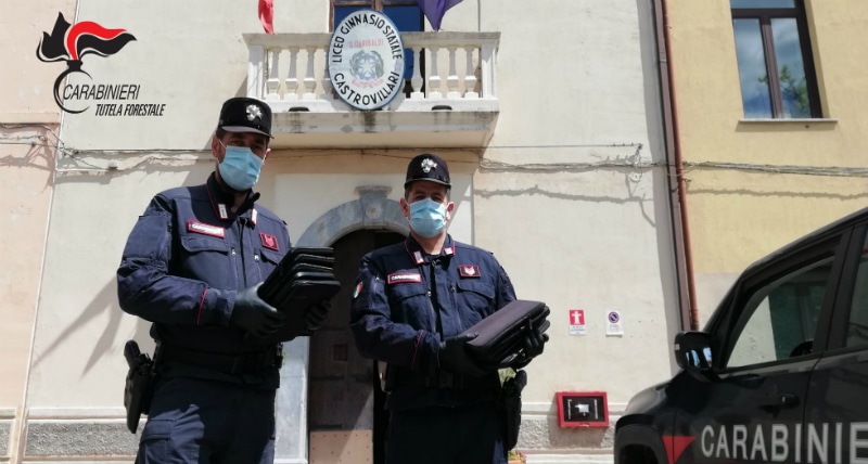 Didattica a distanza. Tablet e PC consegnati dai Carabinieri Forestale