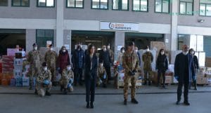 Primo reggimento bersaglieri che ha donato generi alimentari alle famiglie più bisognose