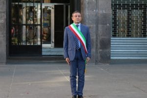 il Vicesindaco Caruso durante il minuto di raccoglimento