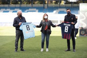 Donata Bergamini con Kevin Marulla e il presidente della Spal
