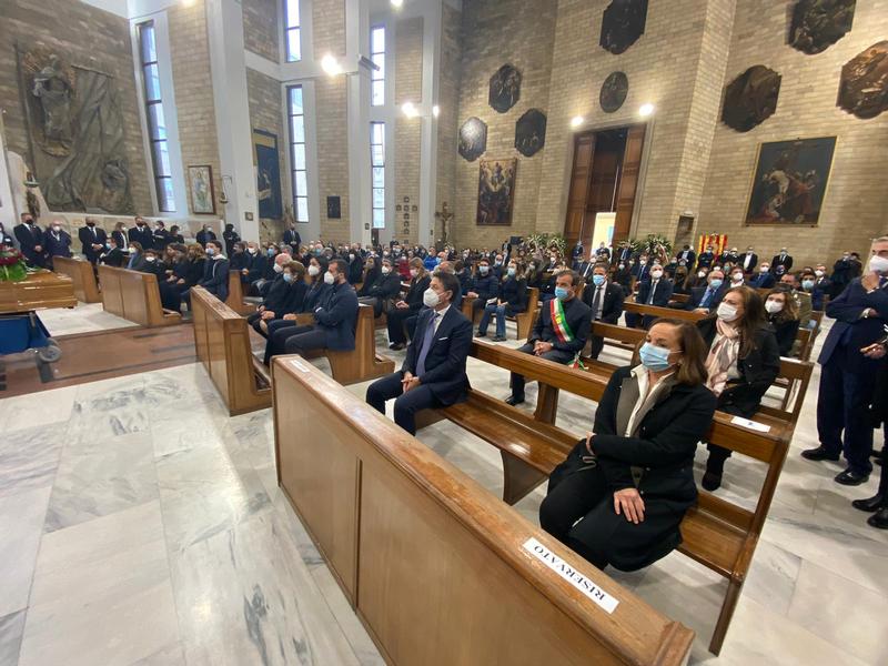 Governo e parlamentari, l'ultimo saluto al presidente Santelli