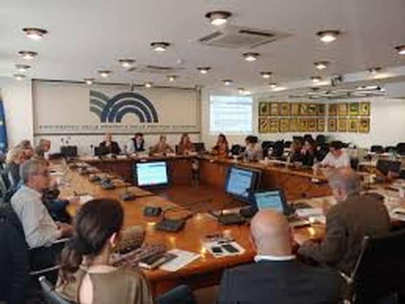 Conferenza Regioni commemora la scomparsa del presidente Santelli