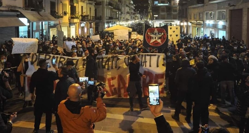 Cosenza protesta contro la zona rossa
