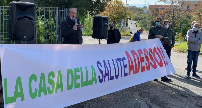 PROTESTA POLIAMBULATORIO AMANTEA