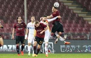 Una fase di Salernitana-Lecce, big match dell'ultimo turno di Serie B (photo Pecoraro)