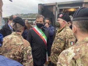 il Sindaco Occhiuto nella struttura campale