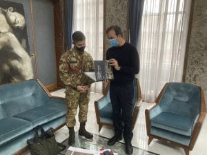 il colonnello Tinelli a Palazzo dei Bruzi con il Sindaco Occhiuto Cosenza 4