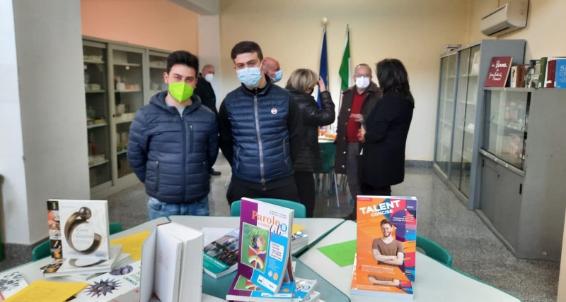 Consegnati libri di testo gratuiti all'Istituto Ipsia _Marconi_ di Cosenza