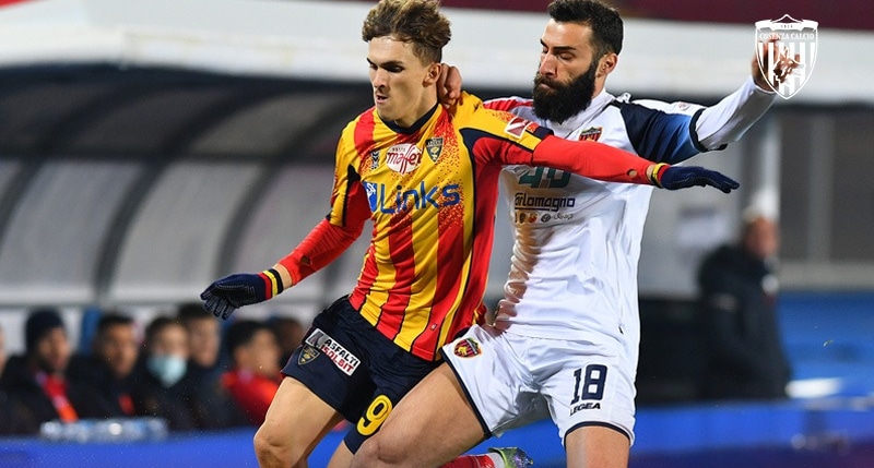 Cosenza Lecce Serie B Gliozzi Coda Mancosu