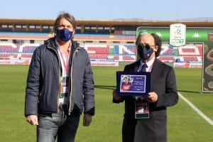 Il Presidente del Cosenza Calcio Eugenio Guarascio prima del match ha consegnato una targa commemorativa al Direttore Sportivo della SPAL Giorgio Zamuner