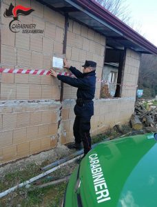 Abusivismo edilizio a Torano Castello: sigilli ad un manufatto