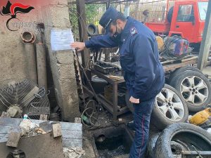 Smaltiva illecitamente oli esausti e altri rifiuti, denunciato titolare di officina meccanica di Montalto