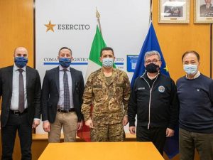 Il presidente Spirlì con il generale Francesco Figliuolo e Antonio Battistini del Comando Logistico dell'Esercito