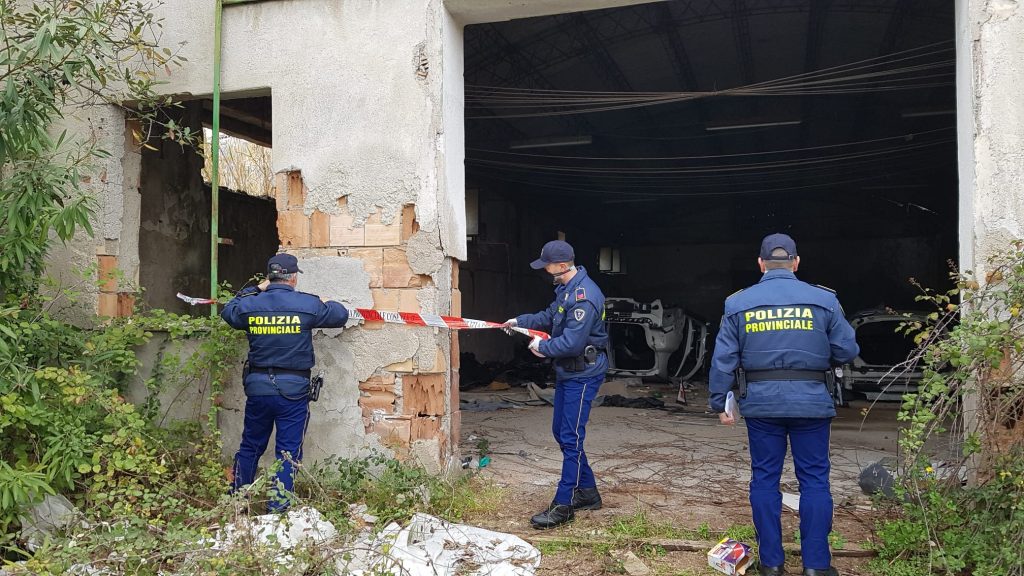 Polizia provinciale sequestra un'area di circa 1.600 mq a Cosenza