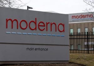 Vaccino Moderna in Calabria, 7.800 dosi consegnate dall'esercito e Poste Italiane
