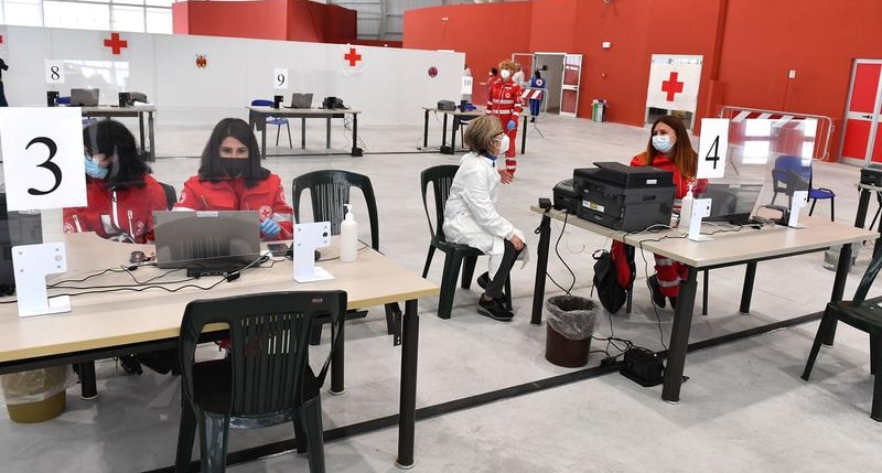 Calabria , _ Vax Day __ aumento delle prenotazioni per il 24 e il 25 Aprile