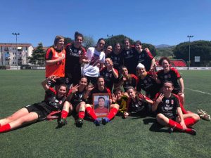 Le ragazze dell'Eugenio Coscarello al termine del match