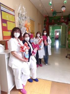 Le uova di pasqua donate ai bambini al reparto di pediatria dell’ospedale di Cosenza