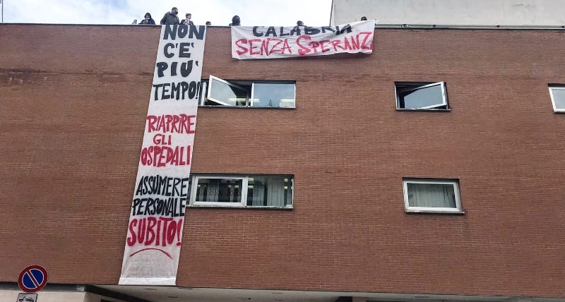 Occupate l'Asp e l'AO di Cosenza_ _Adesso basta, non c’è più tempo_