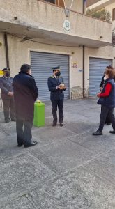 Paola (CS) donate uova di Pasqua alle forze dell'ordine