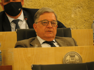 Pietro Caracciolo - sindaco di Montalto Uffugo - A Montalto vaccini agli amici? In consiglio la protesta di Mazzotta